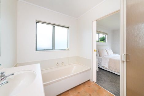 Photo of property in 42 Dalfield Place, Highbury, Palmerston North, 4412