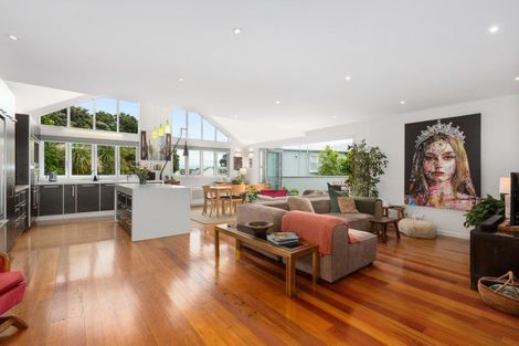 Photo of property in 15 Kowhai Street, Eastbourne, Lower Hutt, 5013