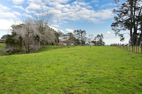 Photo of property in 141 Tawa Road, Kumeu, 0891