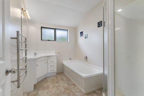 Photo of property in 4 San Ambrosio Rise, Henderson, Auckland, 0612