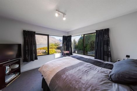 Photo of property in 56 Cedar Drive, Kelvin Heights, Queenstown, 9300