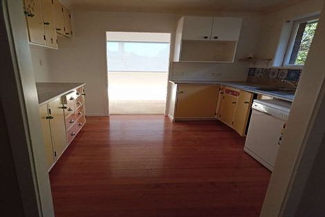 Photo of property in 15 Pohutukawa Avenue, Red Beach, 0932