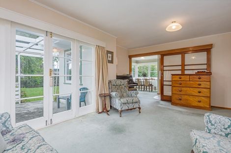Photo of property in 15 Surrey Crescent, Hokowhitu, Palmerston North, 4410