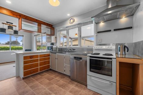 Photo of property in 18 Short Street, Otumoetai, Tauranga, 3110