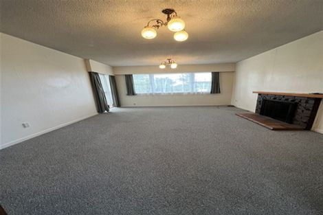 Photo of property in 1 Rewarewa Road, Te Atatu Peninsula, Auckland, 0610