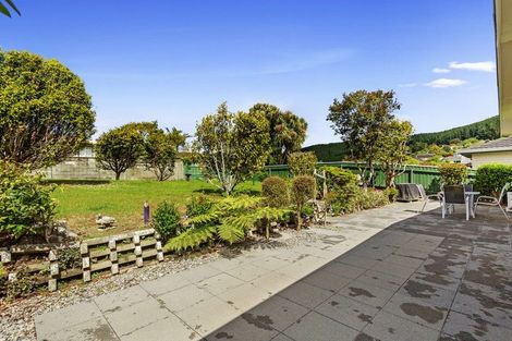 Photo of property in 8 Fitzwilliam Terrace, Tawa, Wellington, 5028