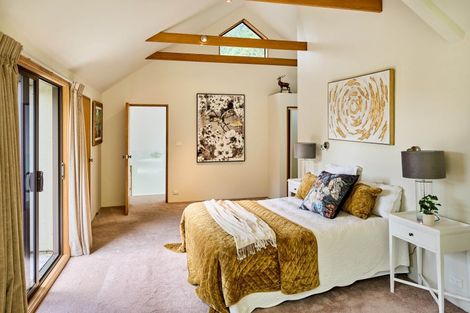 Photo of property in 9 Whiorau Grove, Lowry Bay, Lower Hutt, 5013