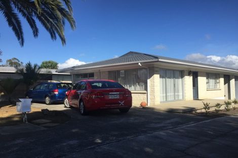 Photo of property in 1/114 Te Atatu Road, Te Atatu South, Auckland, 0610