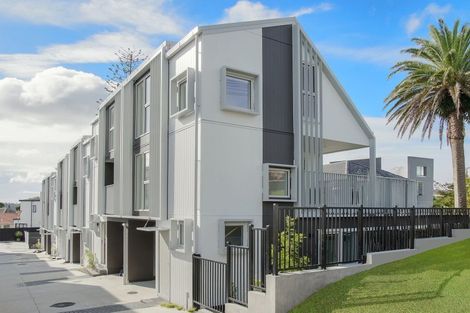 Photo of property in 1/9 Aeroview Drive, Beach Haven, Auckland, 0626