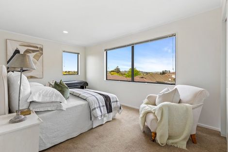 Photo of property in 2/10 Kells Place, Botany Downs, Auckland, 2010