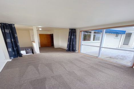 Photo of property in 1/520 Beach Road, Murrays Bay, Auckland, 0630