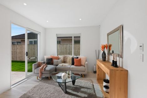 Photo of property in 23 Waituarua Drive, Takanini, 2112