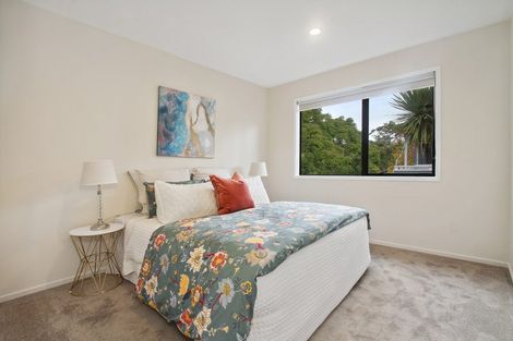 Photo of property in 4a Korotaha Terrace, Rothesay Bay, Auckland, 0630