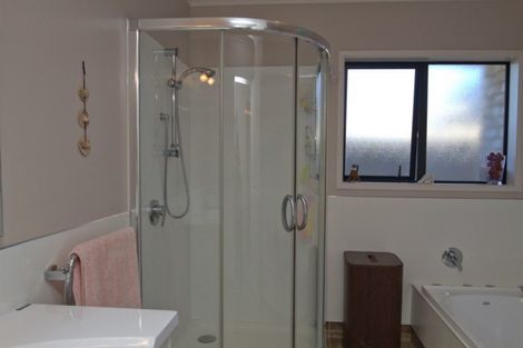 Photo of property in 43 Bowen Street, Levin, 5510