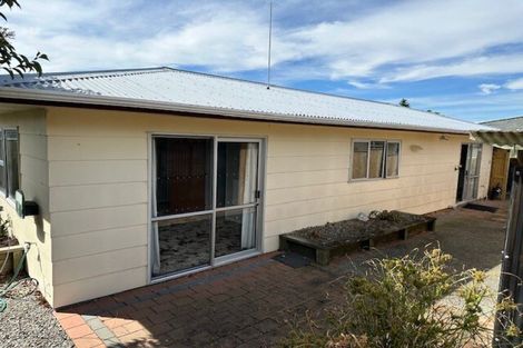Photo of property in 16 Ellesmere Crescent, Highbury, Palmerston North, 4412