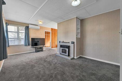 Photo of property in 71 Awanui Street, Merrilands, New Plymouth, 4312