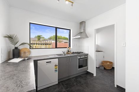 Photo of property in 2/237 Edmonton Road, Te Atatu South, Auckland, 0610