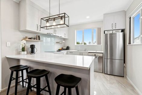 Photo of property in 21 Stitchbird Crescent, Papakura, 2110