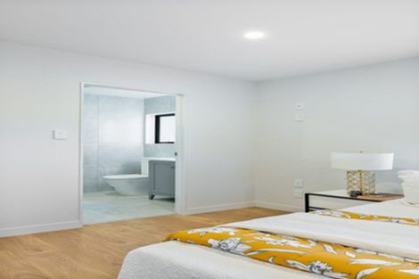 Photo of property in 18a Lydford Place, Glendene, Auckland, 0602