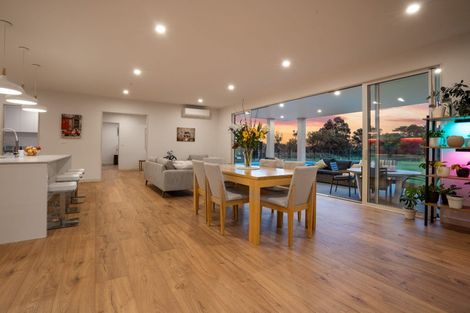 Photo of property in 15 Nola Road, Oratia, Auckland, 0604