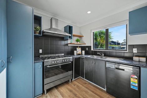 Photo of property in 30 Arlette Place, Massey, Auckland, 0614