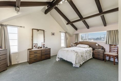 Photo of property in 70 Karewa Parade, Papamoa Beach, Papamoa, 3118