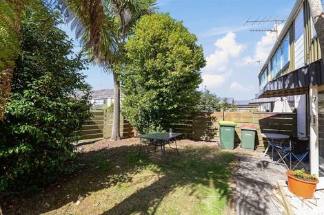 Photo of property in 100 Lake Road, Koutu, Rotorua, 3010
