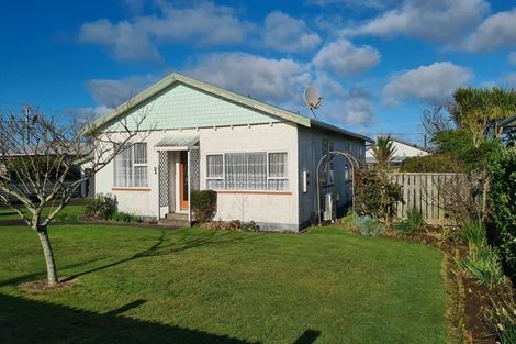 Photo of property in 16 Gisborne Terrace, Opunake, 4616