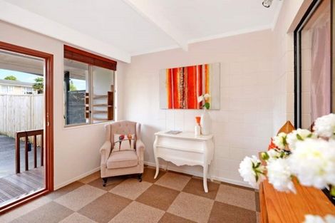 Photo of property in 1/52 Chippendale Crescent, Birkdale, Auckland, 0626