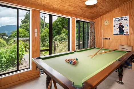 Photo of property in 135 Queen Charlotte Drive, Havelock, Picton, 7281