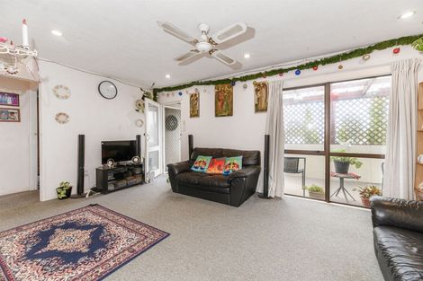 Photo of property in 2/48 Lavelle Road, Henderson, Auckland, 0612