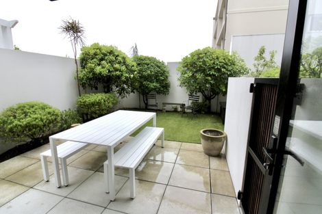 Photo of property in 76 Brougham Street, Mount Victoria, Wellington, 6011