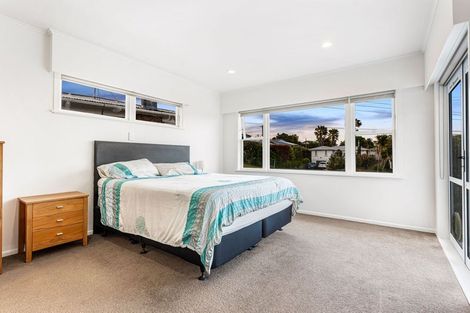 Photo of property in 15 Divich Avenue, Te Atatu South, Auckland, 0610
