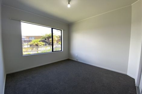 Photo of property in 82 Athena Drive, Totara Vale, Auckland, 0629