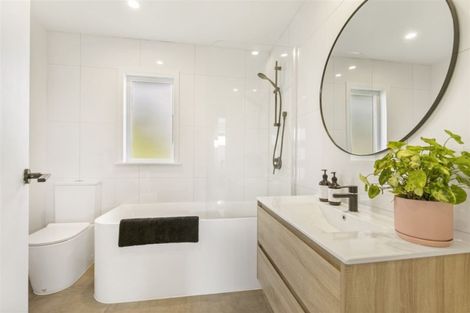 Photo of property in 1/18 Verbena Road, Birkdale, Auckland, 0626