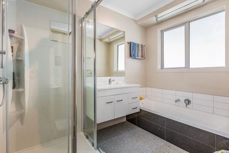 Photo of property in 19 Banks Boulevard, Whitby, Porirua, 5024