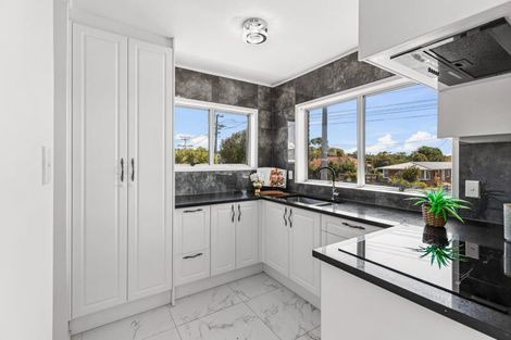 Photo of property in 1/100 Titirangi Road, New Lynn, Auckland, 0600