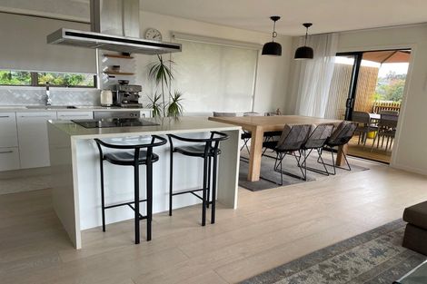 Photo of property in 2 Trias Road, Totara Vale, Auckland, 0629