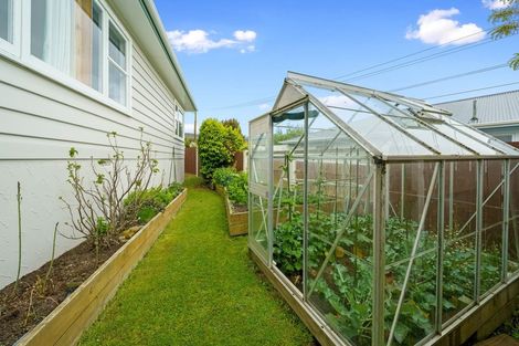Photo of property in 18 Saint Edmund Crescent, Tawa, Wellington, 5028