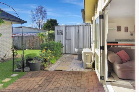 Photo of property in 3/66 Kawaha Point Road, Kawaha Point, Rotorua, 3010