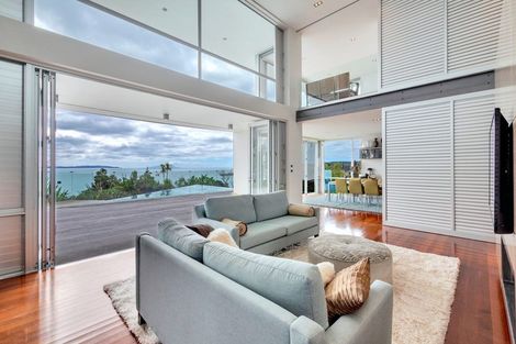 Photo of property in 1462 Whangaparaoa Road, Army Bay, Whangaparaoa, 0930