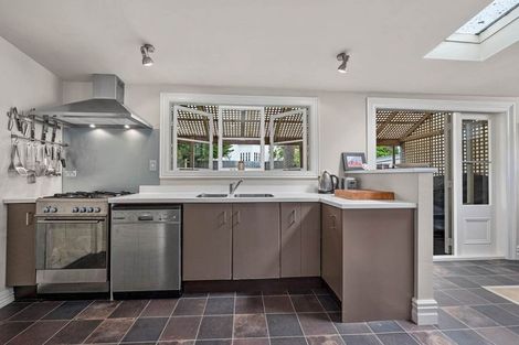 Photo of property in 5 Shoal Bay Road, Devonport, Auckland, 0624