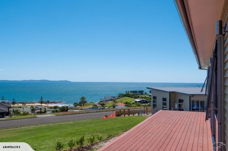 Photo of property in 3 Sunrise Place, Cable Bay, 0420