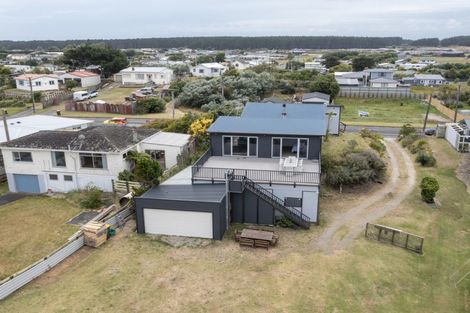 Photo of property in 122 Seabury Avenue, Foxton Beach, Foxton, 4815