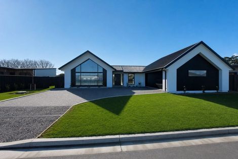 Photo of property in 21 Irvines Track, Halswell, Christchurch, 8025