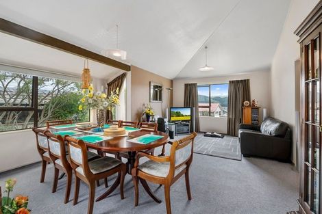 Photo of property in 18 Ordley Grove, Tawa, Wellington, 5028