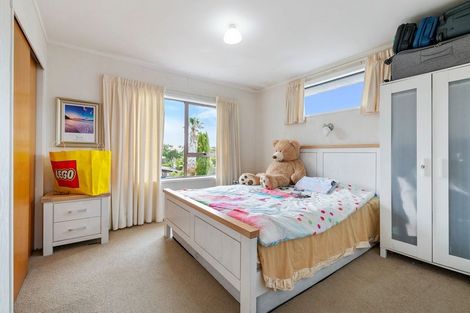 Photo of property in 2/6 Philson Terrace, Browns Bay, Auckland, 0630