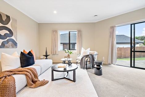 Photo of property in 11 Sunvista Avenue, Oteha, Auckland, 0632