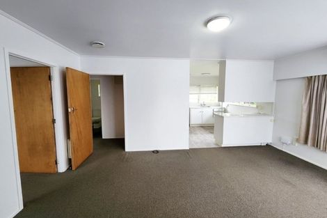 Photo of property in 2/28 Windy Ridge Road, Glenfield, Auckland, 0629
