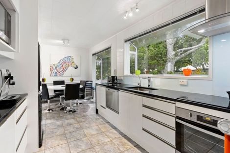 Photo of property in 30 Felgrove Street, Glendene, Auckland, 0602
